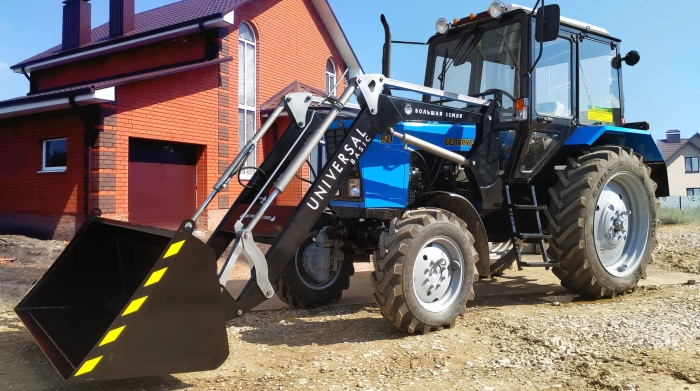 Погрузчик "Универсал Standart" к трактору МТЗ 82